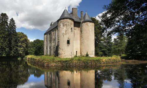 Château du Bazaneix, Saint Fréjoux, Haute Corrèze, France - Price available on application - www.castlesandmanorhouses.com