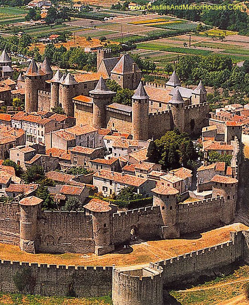 Château Comtal, Carcassonne, Languedoc, France. - www.castlesandmanorhouses.com