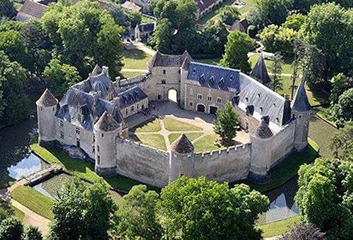 Château d'Ainay-le-Vieil, Ainay-le-Vieil, Cher, France. - www.castlesandmanorhouses.com