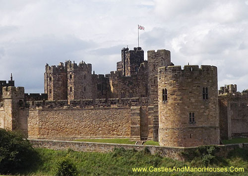Alnwick Castle, Northumberland, England. - www.castlesandmanorhouses.com