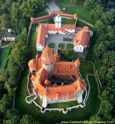 Bouzov Castle, between Hvozdek and Bouzov, Moravia, Czech Republic. - www.castlesandmanorhouses.com