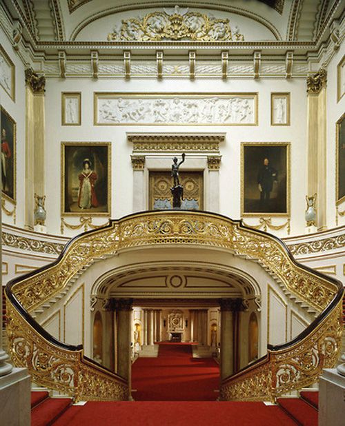 Grand Staircase, Buckingham Palace, London, England - www.castlesandmanorhouses.com
