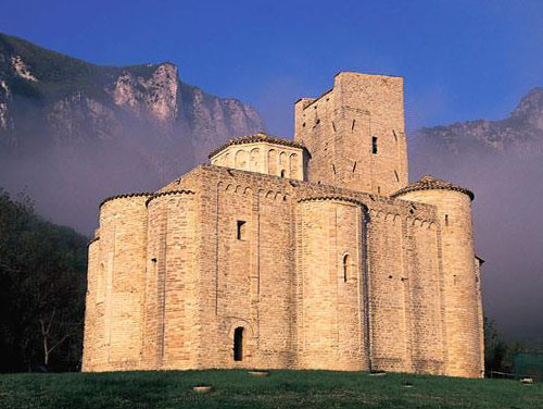 San Vittore alle Chiuse, Genga, Marche, Italy - www.castlesandmanorhouses.com
