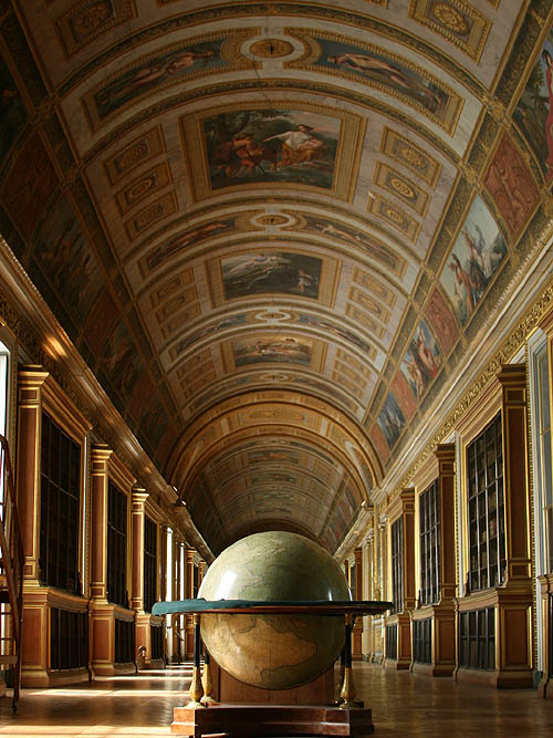 Library at the Château de Fontainebleau, France - www.castlesandmanorhouses.com