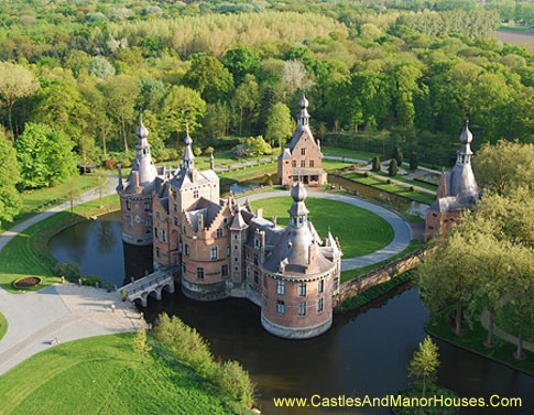 Kasteel van Ooidonk (Ooidonck Castle), Ooidonkdreef 9, 9800 Deinze, Belgium - www.castlesandmanorhouses.com