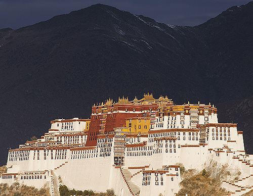 The Potala Palace in Lhasa, Tibet - www.castlesandmanorhouses.com