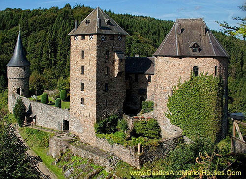 Reinhardstein Castle (Château de Reinhardstein(French), Burg Reinhardstein (German), in the village of Ovifat, Waimes (Weismes), in the province of Liège, Belgium - www.castlesandmanorhouses.com
