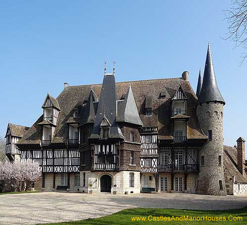 Château Saint-Hilaire, Sud de Louviers, Eure en Haute-Normandie, France - www.castlesandmanorhouses.com
